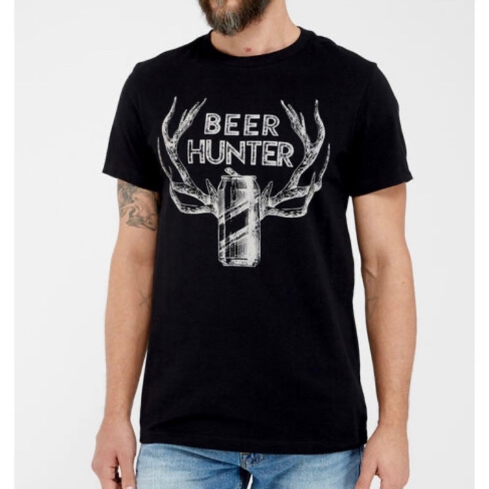 3/$30 DISTILLERY ‘Beer Hunter’ black T-shirt size Small
